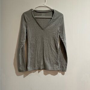 Gray V-Neck Long Sleeve Top